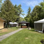 Grillen in der Gartenlaube